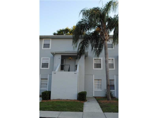 7130 WATERSIDE DR #102, Tampa, FL 33617 