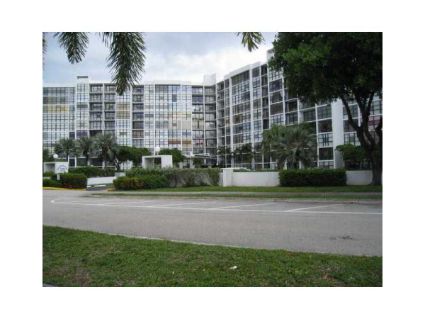 1000 PARKVIEW DR # 520, Hallandale, Florida 33009 