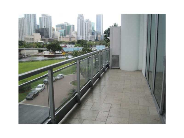 90 SW 3 ST # TH504, Miami, Florida 33130 