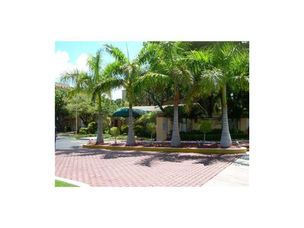 6886 N Kendall Dr # D403, Pinecrest, Florida 33156 