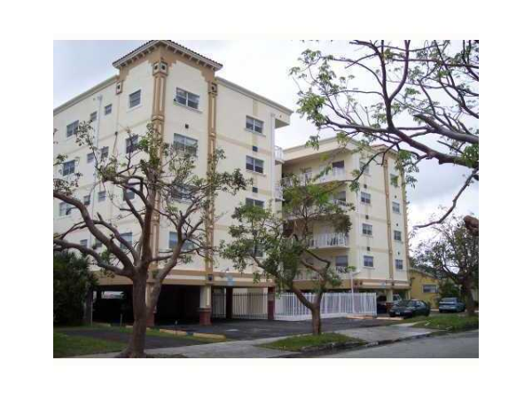 2008 Jackson St # E-4, Hollywood, Florida 33020 