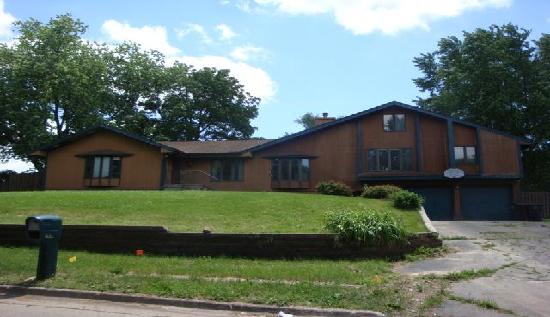 1103 Pioneer Road, Des Moines, IA 50315 