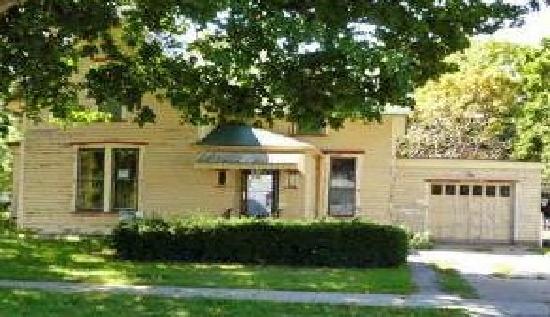 120 S 5th Avenue, Winterset, IA 50273 