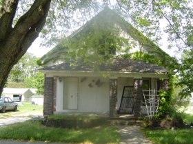 5001 CRESTMOOR, DES MOINES, IA 50501 