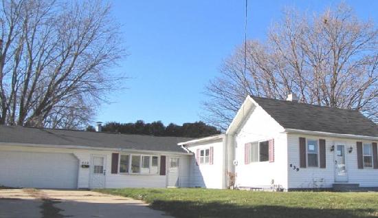 639 N Chestnut St, Monticello, IA 52310 