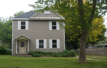 2216 W 4th St, Davenport, IA 52802 