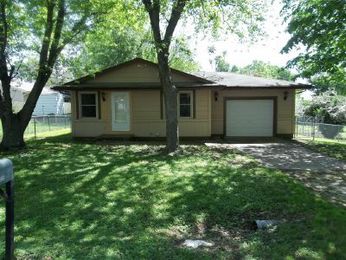 225 N 4th St, Carlisle, IA 50047 