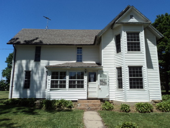 309 E Green St, Wyoming, IA 52362 
