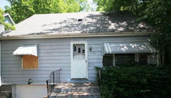 435 Waverly Road, Davenport, IA 52804 