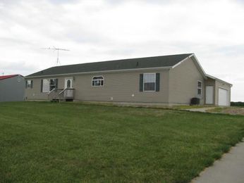2046 Victoria, Rose Hill, IA 52586 