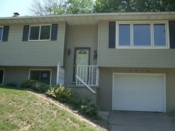 1719 South View Dr NW, Cedar Rapids, IA 52405 