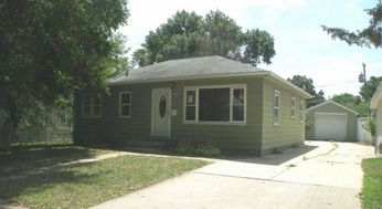 812 Forest Ave, Waterloo, IA 50702 