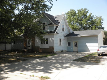 407 6th Ave, Charles City, IA 50616 