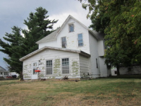 1004 Dewey St, Perry, IA 50220 