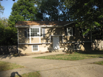 4453 Park Lawn Dr, Des Moines, IA 50321 