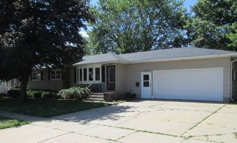 420 16th Street SW, Waverly, IA 50677 