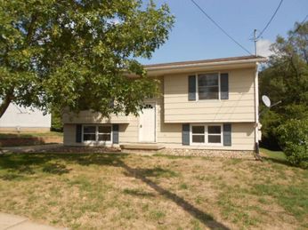 909 N Roche St, Knoxville, IA 50138 