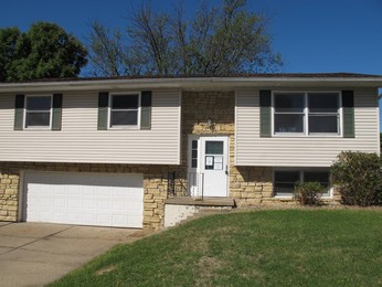 2065 Lagen St, Dubuque, IA 52002 