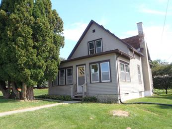 105 W Harrison St, Garnavillo, IA 52049 