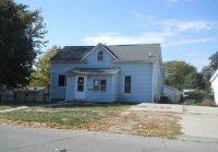 417 E 3rd St S, Newton, IA 50208 