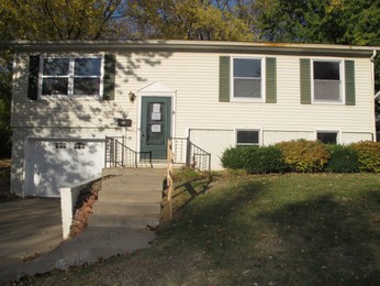 2255 Graham Cir, Dubuque, IA 52002 