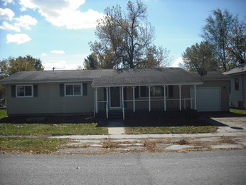 207 Center St, Oxford, IA 52322 