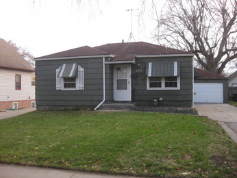 3313 E 12th St, Des Moines, IA 50316 