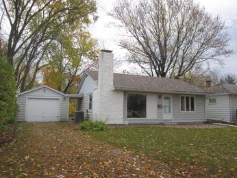 3525 Cleveland St, Clinton, IA 52732 