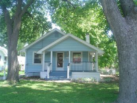 2421 Raymond Drive, Des Moines, IA 50310 