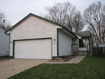 8207 Alpine Dr, Urbandale, IA 50322 