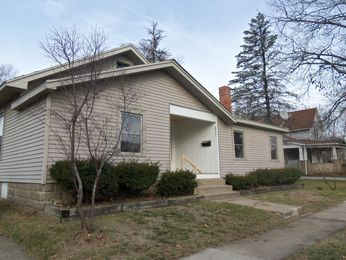 809 W Robinson St, Knoxville, IA 50138 