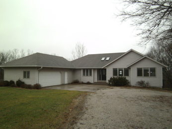 2241 Wooden Acres, Muscatine, IA 52761 