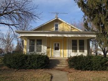 225 S 14th St, Chariton, IA 50049 