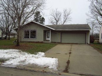 628 14th Street Pl, Nevada, IA 50201 