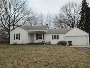 1025 W 53rd St, Davenport, IA 52806 