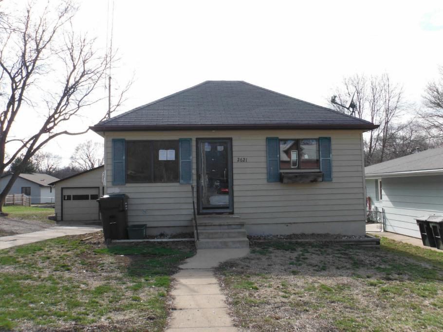 2621 S Cleveland St, Sioux City, IA 51106 