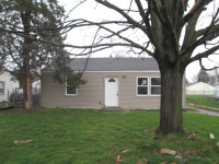 2504 W 68th St, Davenport, IA 52806 