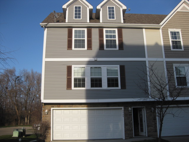 5549 Kirkland Ct, Johnston, IA 50131 