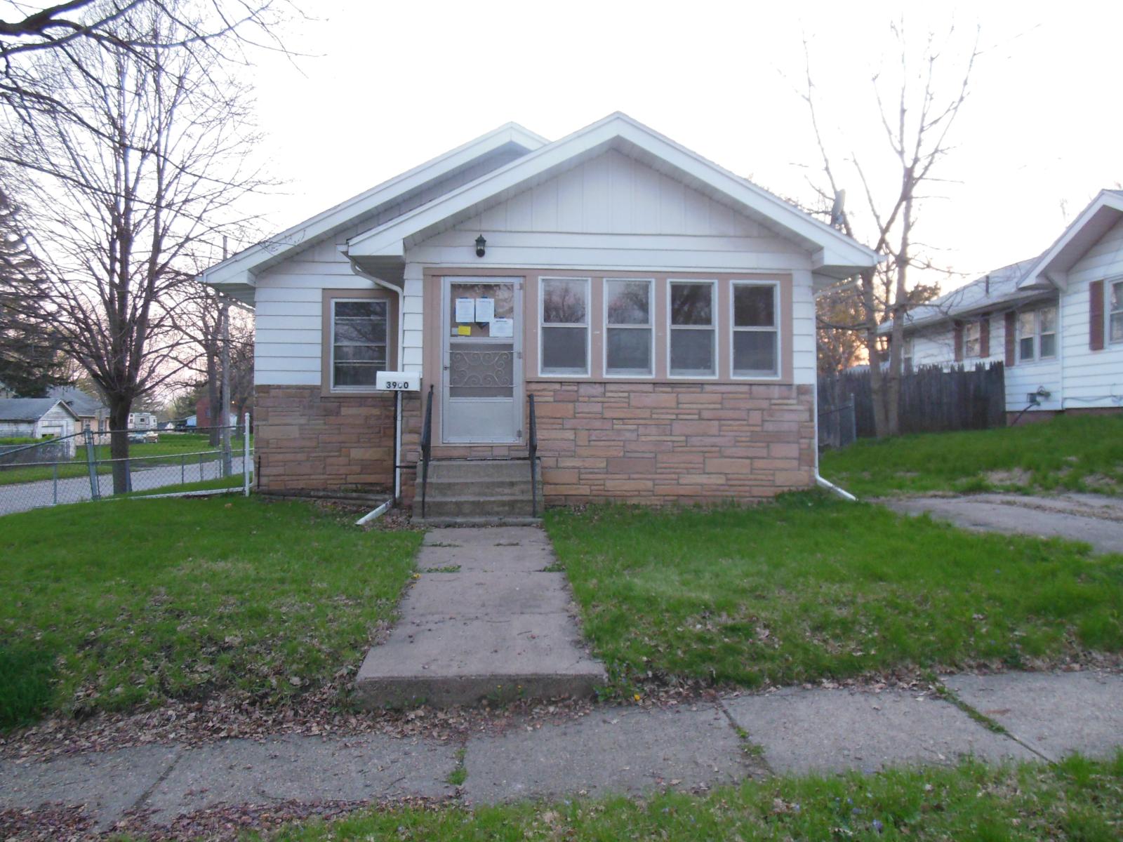 3900 13th St, Des Moines, IA 50313 