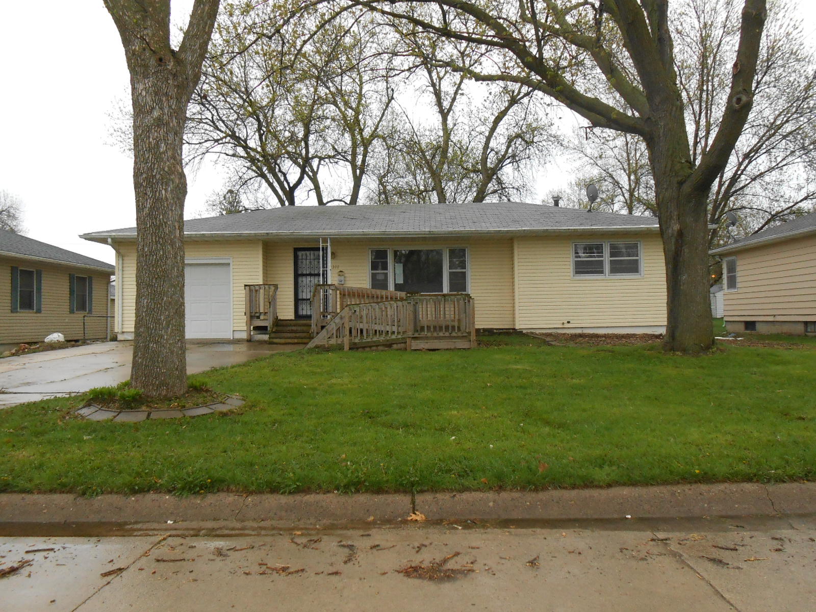 311 Hanna Blvd, Waterloo, IA 50701 