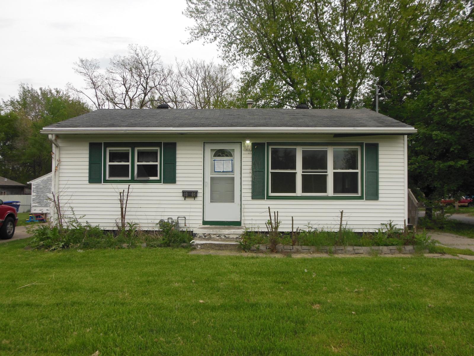 1301 E 28th St, Des Moines, IA 50317 