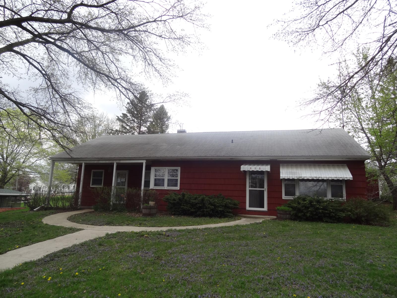 313 1st St, Kellogg, IA 50135 