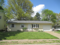 1416 E 34th St, Davenport, IA 52807 