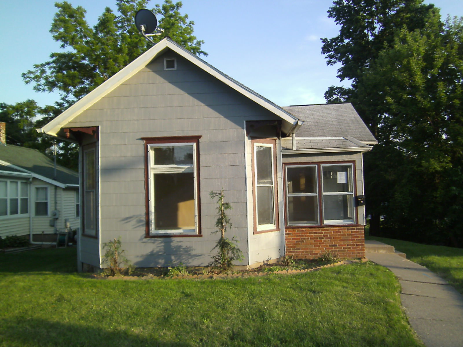 1204 E 4th St, Muscatine, IA 52761 