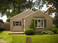 837 36th St NE, Cedar Rapids, IA 52402 