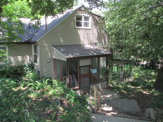 324 E Hughes Ave, Des Moines, IA 50315 