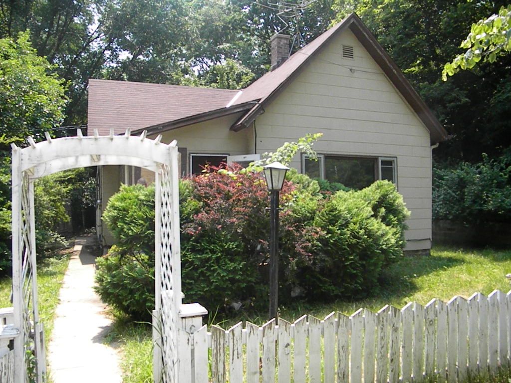 717 Elliott St, Council Bluffs, IA 51503 