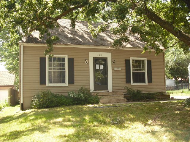 3814 B Ave NE, Cedar Rapids, IA 52402 