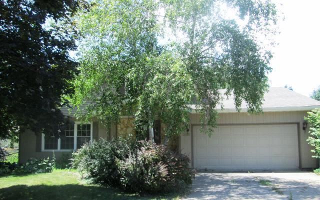 3426 Hazelwood Ct, Davenport, IA 52806 