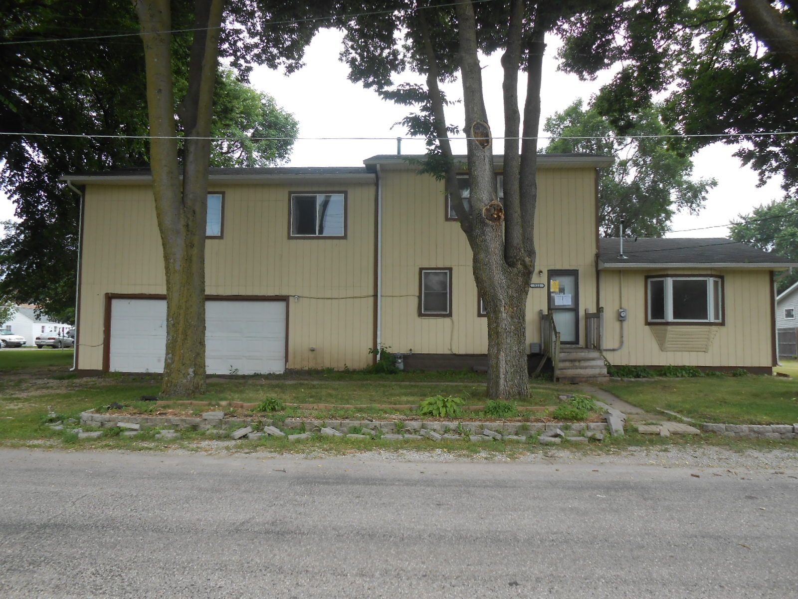 522 Blowers Ave, Waterloo, IA 50703 